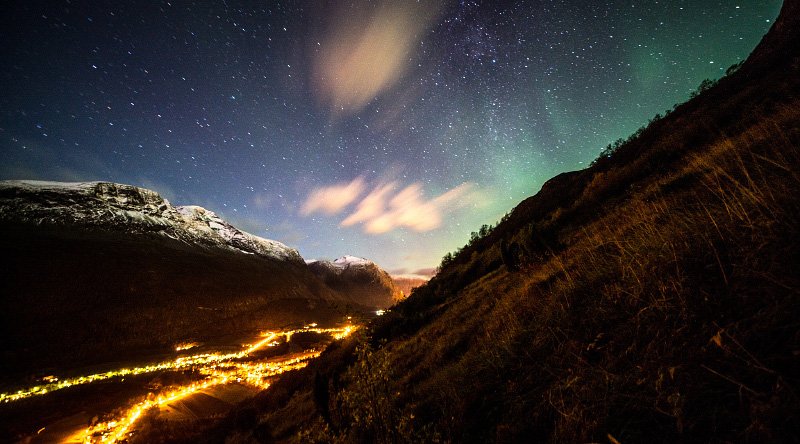 Mer informasjon om "Stjernehimmel, nordlys og soloppgang i Vinnufjellene"