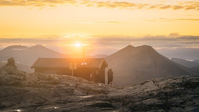 Mer informasjon om "På Romsdalstien med stesønn og romvesener"